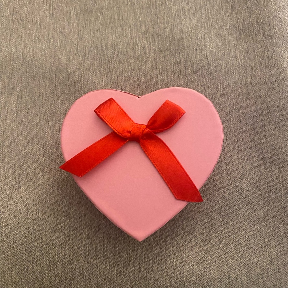 Great Valentine’s gift 🎁 
Stainless Steel stud earrings